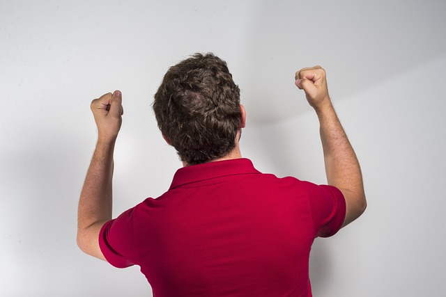 临近季后赛出大问题？CBA头号黑马近4战3负 主帅吐槽内线无人可用.